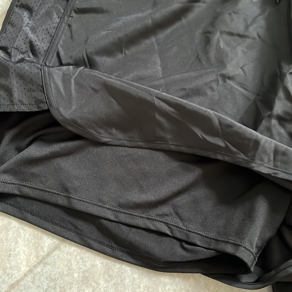 RBX Active Shorts 🏃‍♀️ 🖤🤍 - Picture 2 of 5